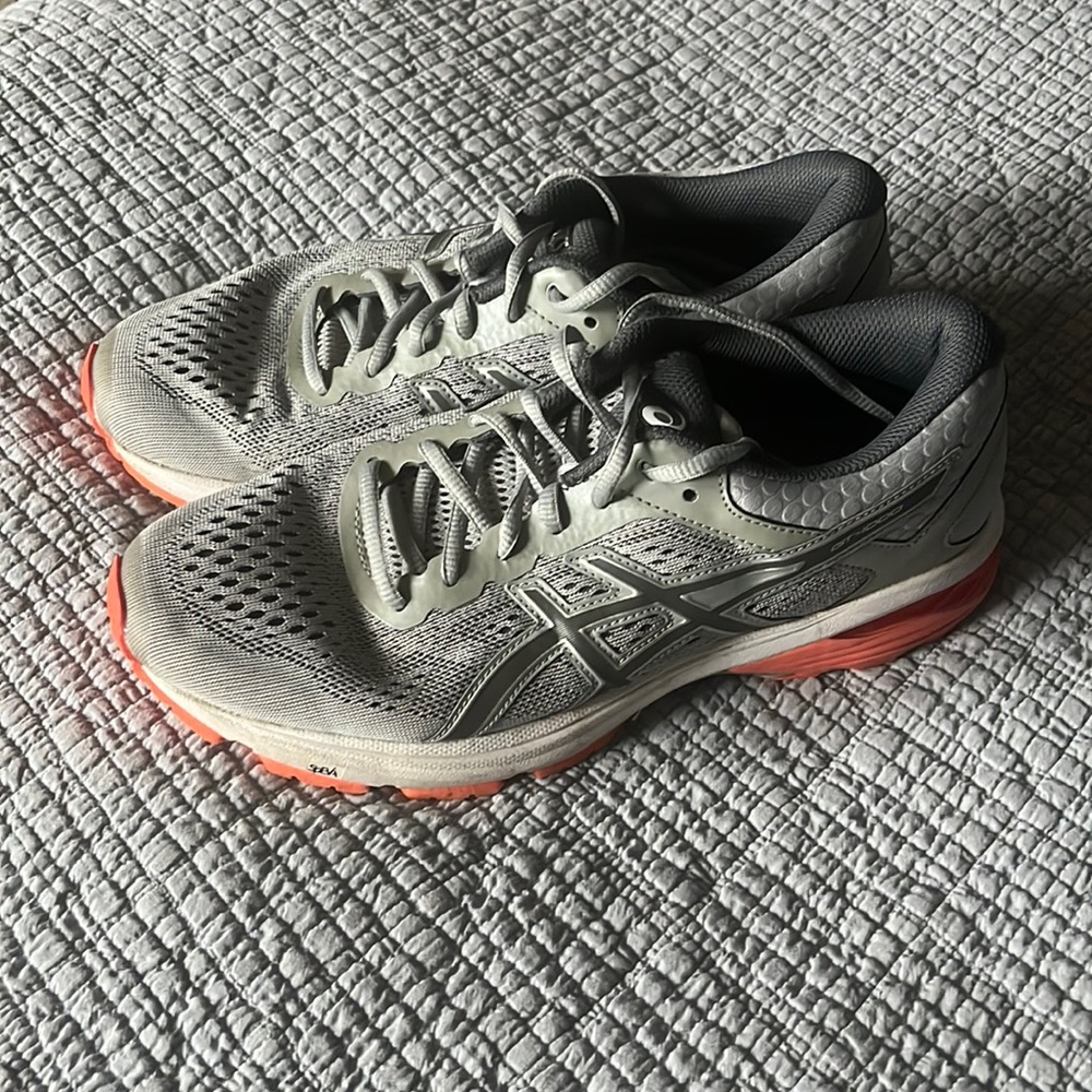 Women’s Asics 9.5 sneakers